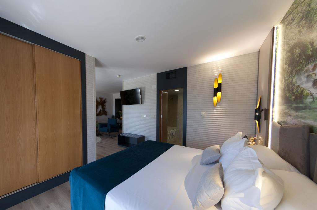 Premium Suite with Hot Tub,414641181:JPEG